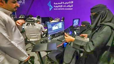 السعوديون المهووسون بالألعاب الإلكترونية باتوا يحلمون بتطويرها